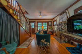 1920s Phoenicia Bungalow with Vintage Furnishings, Sauna, Fireplace, & Fenced Backyard - Phoenicia - 0