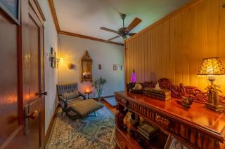 1920s Phoenicia Bungalow with Vintage Furnishings, Sauna, Fireplace, & Fenced Backyard - Phoenicia - 6