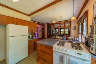 1920s Phoenicia Bungalow with Vintage Furnishings, Sauna, Fireplace, & Fenced Backyard - Phoenicia - 1