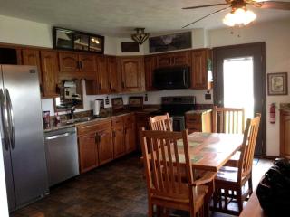 Secluded Cabin Rental Tucked Away in the Forest near London, Kentucky - London - 3