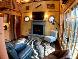 Magical Tree House Experience with a Private Hot Tub in Shenandoah Valley, Virginia - Shenandoah - 4