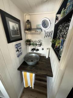 Remote Modern Tiny House with Deck, BBQ and Mountain Views in Arizona - Maricopa - 4