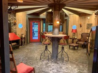 Unique Hobbit House Accommodation with a Private Hot Tub in Shenandoah, Virginia - Shenandoah - 8