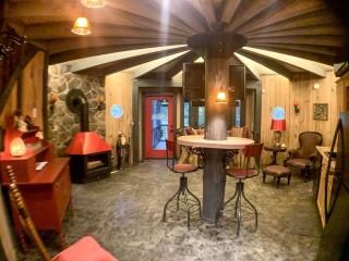 Unique Hobbit House Accommodation with a Private Hot Tub in Shenandoah, Virginia - 9