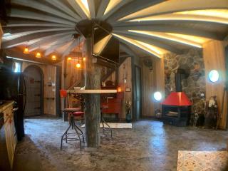 Unique Hobbit House Accommodation with a Private Hot Tub in Shenandoah, Virginia - Shenandoah - 4