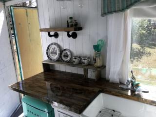 Colorful Tiny House Glamping on a Farm in Live Oak, Florida - Live Oak - 1