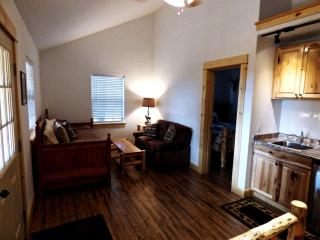 Inviting Family-Friendly Cabin Rental for Four on Flathead Lake in Montana - Lakeside - 7