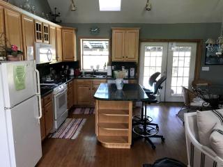 Pet-Friendly Log Cabin with an Outdoor Pool near Crofton, Kentucky - Hawkins - 6