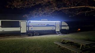 Cozy Equipped Camper With Picnic Space, Pool and BBQ in Virginia - Diggs - 0
