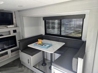 Cozy Equipped Camper With Picnic Space, Pool and BBQ in Virginia - Diggs - 7