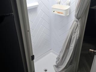 Cozy Equipped Camper With Picnic Space, Pool and BBQ in Virginia - Diggs - 3