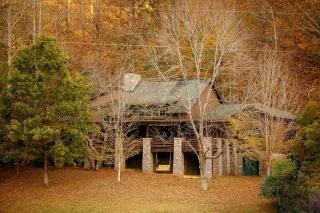 Beautiful Luminous Cabin with Deck and Indoor Spa Bath in Tennessee - Fairview - 0