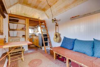 Unique Glamping Getaway on a Dude Ranch near Las Vegas, Nevada - - 9