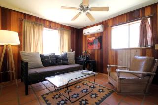 Mid-Century Cabin Minutes Away from Joshua Tree National Park - Joshua Tree - 4