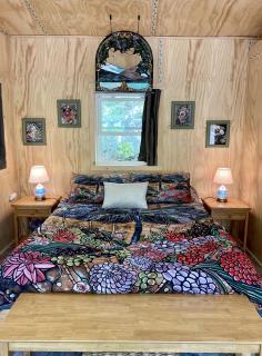 Secluded Tiny House Rental for Glamping in Norwich, Connecticut - Norwich - 6