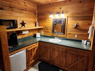 Mountain Cabin Getaway near the Ozarks in Eureka Springs, Arkansas - Eureka Springs - 2
