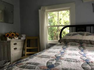 Secluded Cottage Rental with Access to Blue Mountain Lake in Upstate New York - - 5
