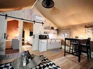 Outstanding Safari Tent with Jacuzzi and and Beautiful Outdoor and Indoor Living in Florida - Punta Gorda - 4