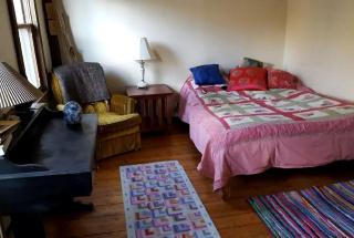 Artistic, Pet-Friendly Getaway in the Foothills of the Berkshire Mountains of Massachusetts - Hawley - 5