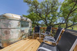 Charming Luxurious Airstream Beautifully Design with Indoor Bath in Texas - Spicewood - 9