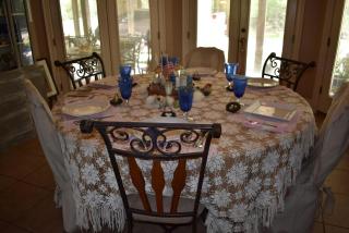 Elegant Bed and Breakfast Getaway with Pine King-Size Bed and Soaking Tub in College Station, Texas - College Station - 1