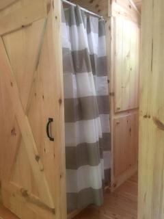 Pennsylvania Glamping Destination for Nature Getaways for Four in Charming Log Cabin - 1