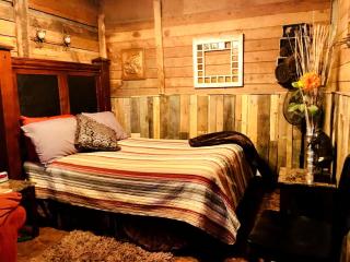 Rustic Barn on Working Ranch for Glamping Family Weekends in Spokane, Washington - Spokane - 5
