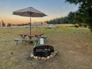Rustic Barn on Working Ranch for Glamping Family Weekends in Spokane, Washington - Spokane - 2