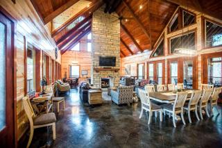 Remarkable Cabin Rental for an Amazing Family Getaway near Broken Bow, Oklahoma - Hochatown - 0