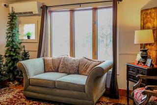 Spacious King Suite in Charming Inn for Romantic Getaway near Logan, Ohio - Logan - 1