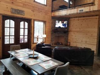 Cabin Rental with an Outdoor Fireplace near Beavers Bend State Park, Oklahoma - Broken Bow - 5