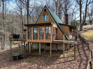 Cozy Getaways in this Cute A-Frame Cabin in Suches, Georgia - Suches - 0