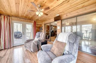 Cozy Getaways in this Cute A-Frame Cabin in Suches, Georgia - Suches - 6