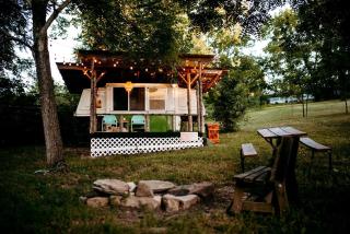 Vintage Camper Rental Ideal for Glamping in Missouri, MO - Saint Clair - 0