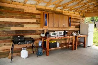 Vintage Camper Rental Ideal for Glamping in Missouri, MO - 5