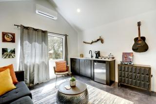 Classically Southern Texas Hill Country Cabins for Weekend Getaways near Austin - Dripping Springs - 9