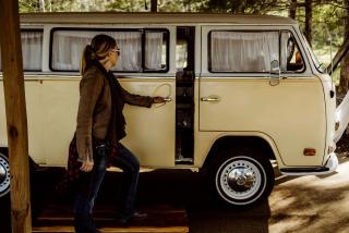 Refurbished Campervan Rental Perfect for Glamping in Missouri - Saint Clair - 7