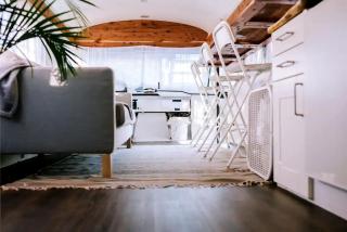 Rustic Bus Accommodation Perfect for Glamping in Missouri - Saint Clair - 1