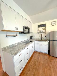 Cozy Tiny House Ideal for a Couples Retreat in Lake Hills, Texas - Lakehills - 0