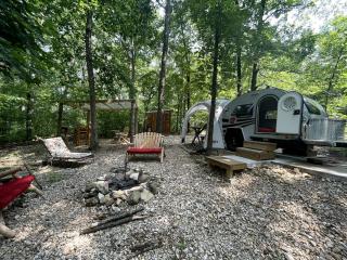 Vintage Caravan Rental for Exploring the Great Outdoors in Cassville, Missouri - Cassville - 0