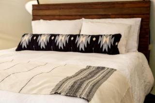 Charming Couples' Bell Tent Rental with Air Conditioning in Texas Hill Country - Elgin - 4