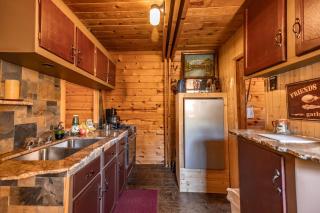 Cozy Rustic Cabin in the Prescott National Forest near Lynx Lake in Prescott, Arizona - Prescott - 3
