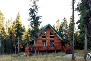 Expansive, Family-Friendly Cabin with a Hot Tub in Idaho near Yellowstone National Park - Island Park - 9