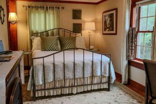Romantic Getaway with Private Jacuzzi near Lake Logan in Hocking Hills, Ohio - Logan - 0