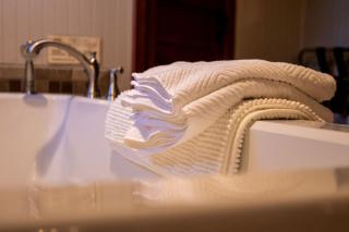 Romantic Getaway with Private Jacuzzi near Lake Logan in Hocking Hills, Ohio - Logan - 6