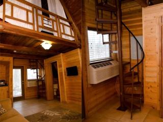 Superb Getaway Cabin near Long Hunter State Park and Nashville, Tennessee - La Vergne - 7