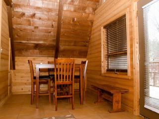 Superb Getaway Cabin near Long Hunter State Park and Nashville, Tennessee - La Vergne - 3