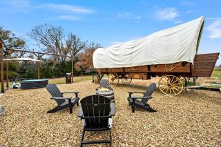 Texas Glamping near Murchison: Charming Wagon Rental Perfect for a Romantic Getaway - Murchison - 3