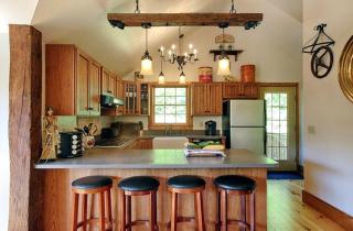 Picturesque, Mountain Suite nestled in Pastoral Setting in Wells, Vermont - Wells - 6