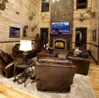 Delightful Unique Log Cabin Rental with Hot Tub near Oklahoma's Broken Bow Lake - Broken Bow - 8